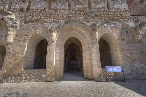 Vista frontal portada sala capitular monasteriod eMonsalud
